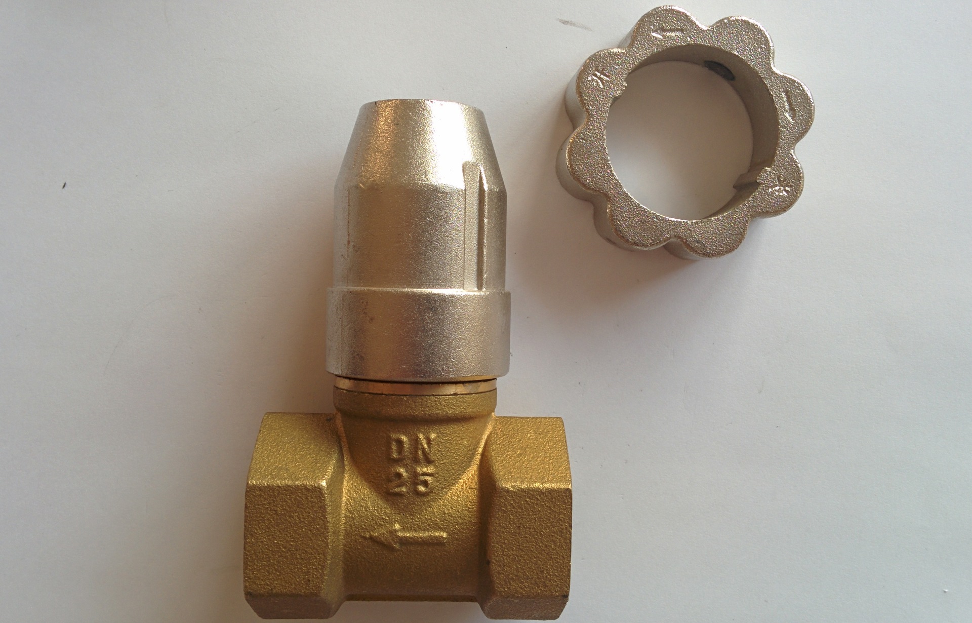 手動(dòng)調(diào)節(jié)閥dn25黃銅磁性鎖閉閥鑰匙玉環(huán)銅球閥dn20廠家直銷圖片,手動(dòng)